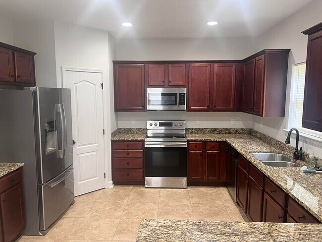 Foto del edificio - 411 Serene Ct