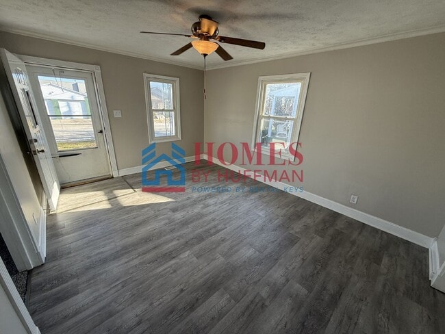 Building Photo - Three Bedroom House | Move In Ready!