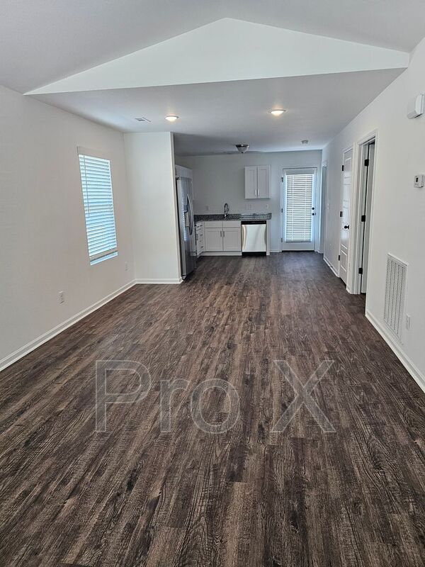 Building Photo - 511 N Roney St
