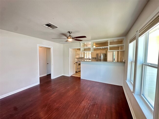 Building Photo - 5222 Avenue O