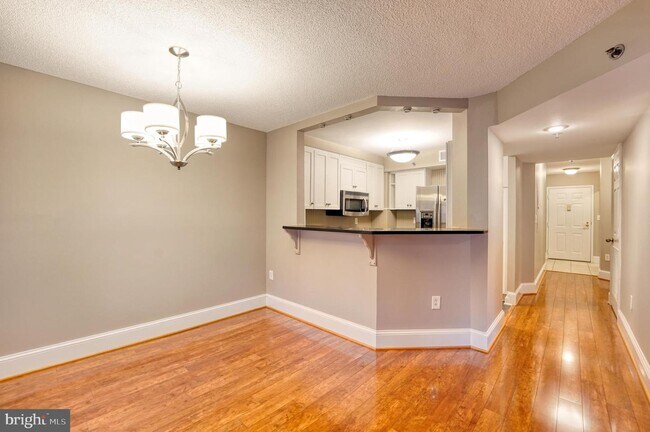 Building Photo - 2181 Jamieson Ave