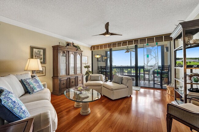Foto del edificio - 356 Golfview Rd