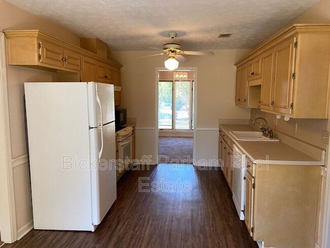 Foto del edificio - 7405 Cedar Creek Loop