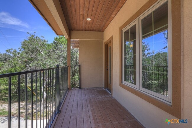 Foto del edificio - 1216 Canyon Lake Dr