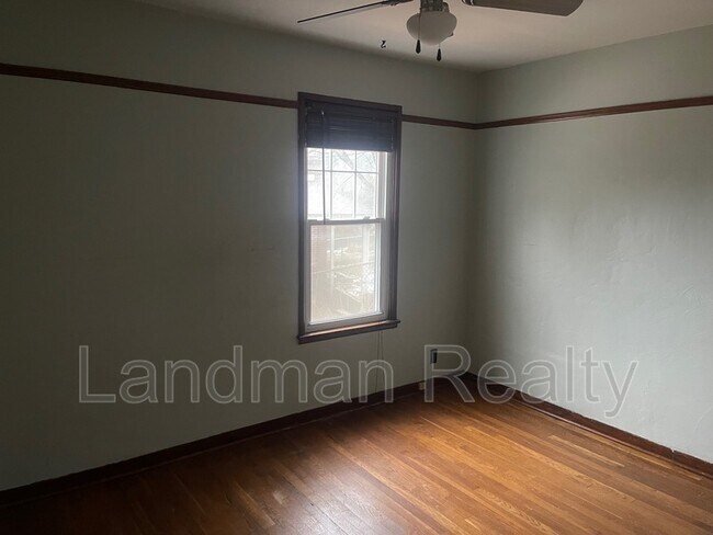 Foto del edificio - 323 Idlewood Rd