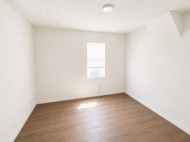 Foto del edificio - 1163 Engman St