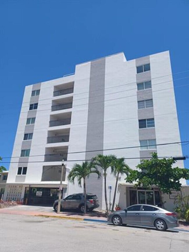 Photo - 8001 N Crespi Blvd cu-2C Apartment