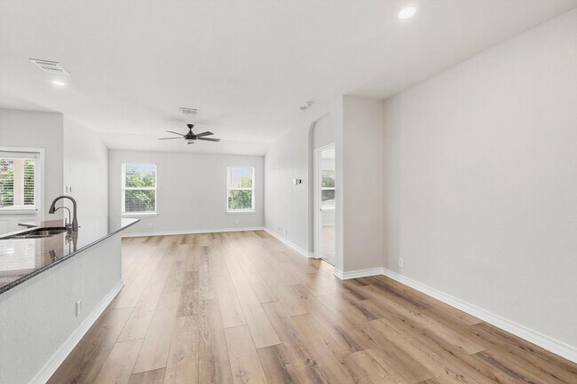 Foto del edificio - $300 off first full month!