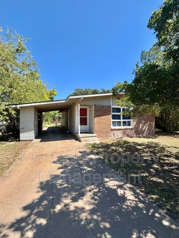 Foto principal - 806 N Jackson St