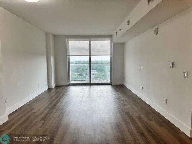 Foto del edificio - 4250 Biscayne Blvd