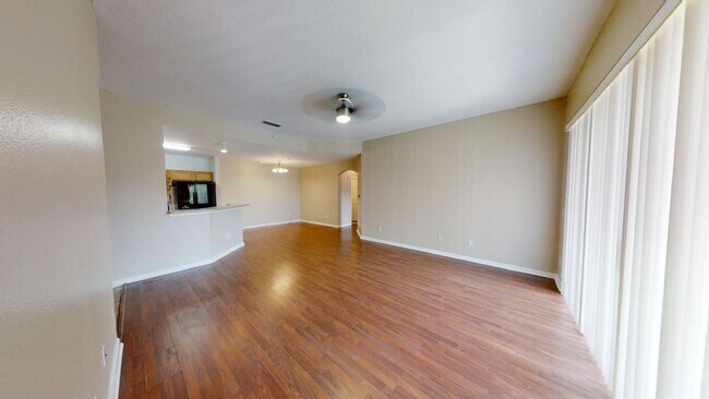 Foto del edificio - Beautiful and spacious two bedroom two bat...