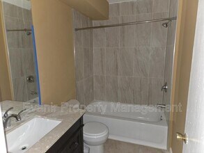 Building Photo - 3043 Idylwilde Blvd