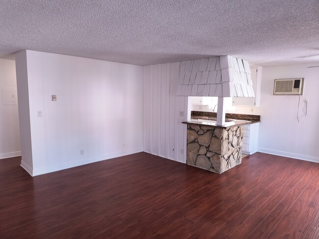 Building Photo - Hollywood Villa Apartments