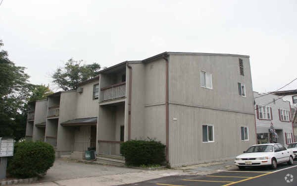 Primary Photo - 111 Mechanic St