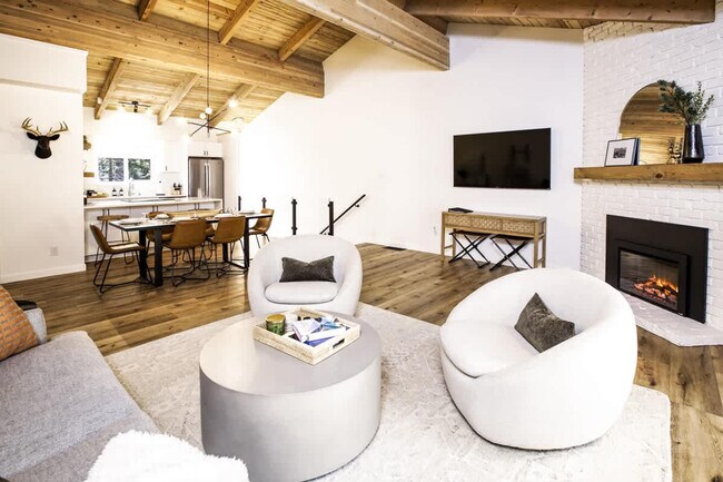 Building Photo - 321 Ski Way