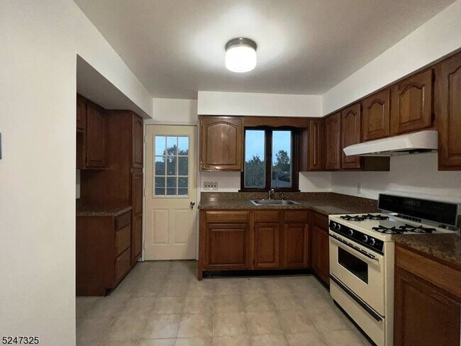 Building Photo - 226 Legion Pl
