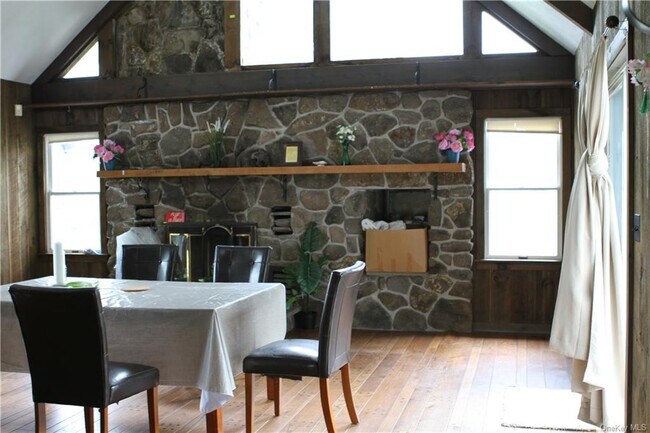 Foto del edificio - 120 Stony Rd
