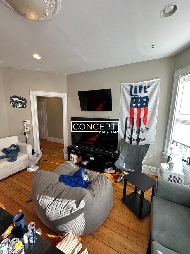 Foto del edificio - 47-A Hillside St. Unit 2