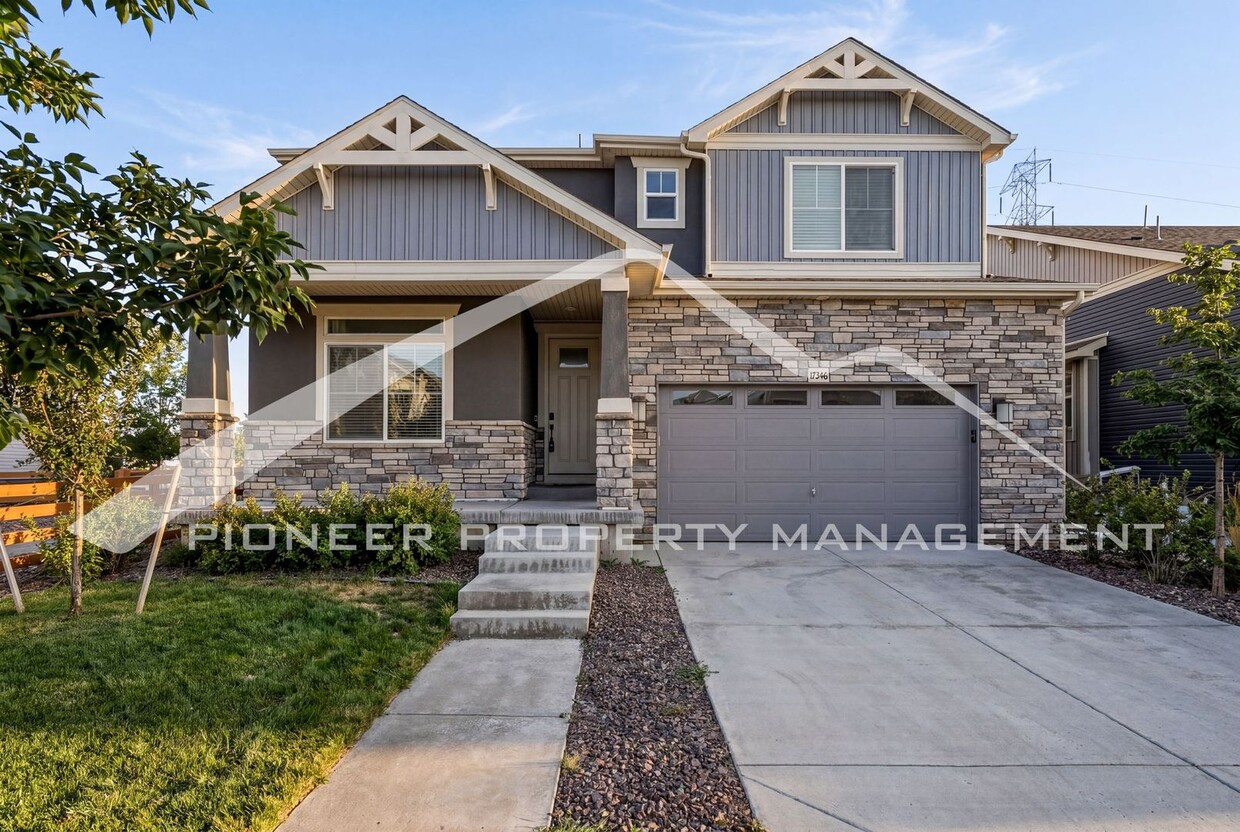 Stunning Home with Central AC and 2-Car Garage - Stunning Home with Central AC and 2-Car Garage