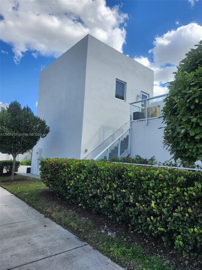 Foto del edificio - 6369 NW 104th Path