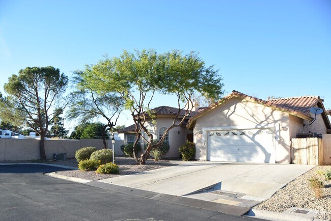 Building Photo - SE - SINGLE STORY 3 BEDROOM, FULLY UPGRADED HOME IN GATED COMMUNITY