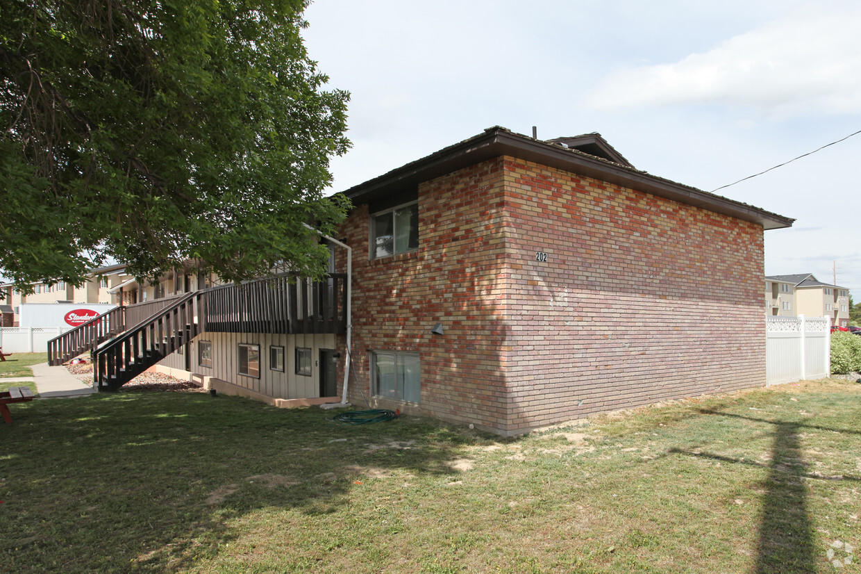 Building Photo - 202 Falls Ave W
