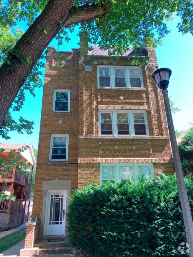 Building Photo - 8635 Trumbull Ave