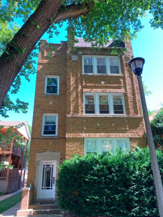 Primary Photo - 8635 Trumbull Ave