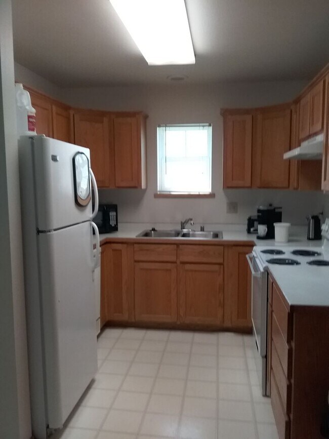 Building Photo - Great Newly Remodeled 3 bedroom 1 bath no ...