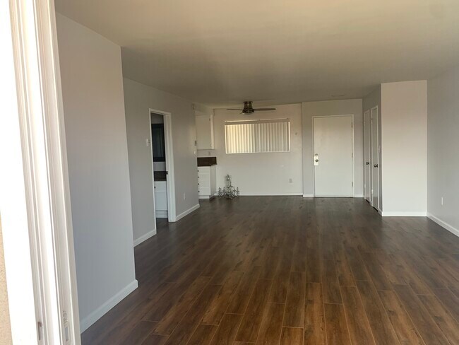 Large living/dining room - 730 Esplanade