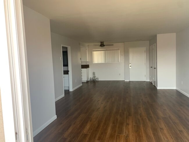 Large living/dining room - 730 Esplanade