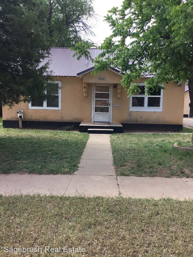 Primary Photo - 2 br, 1 bath House - 1013 E 10th St