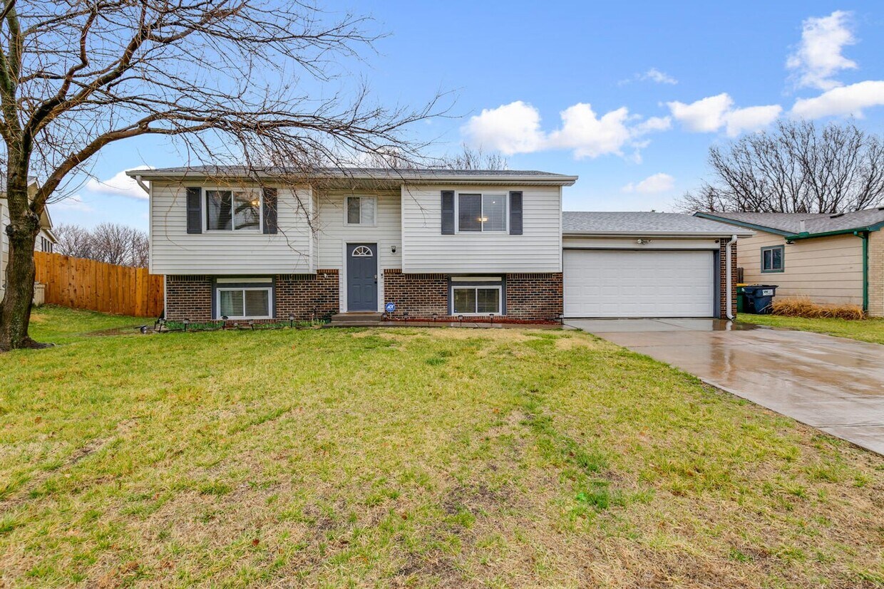 Foto principal - Nicely updated single family home in North...