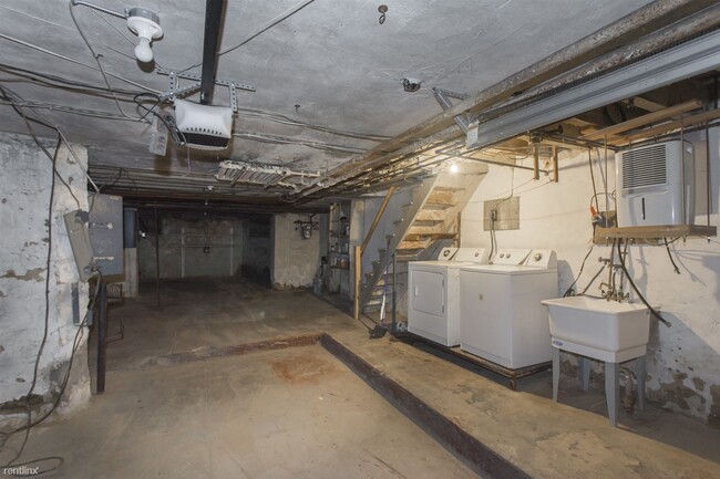 Building Photo - 3 br, 1 bath Apartment - 5220 Church Rd