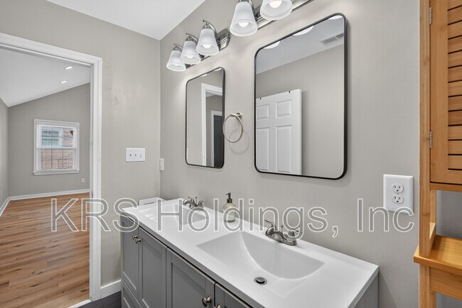 Building Photo - 1507 Robinhood Rd
