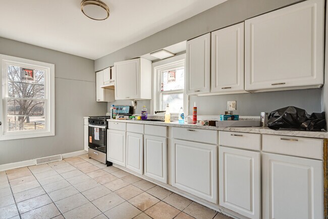 Building Photo - 12025 S Prairie Ave