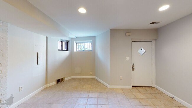 Building Photo - 2825 13th St NW