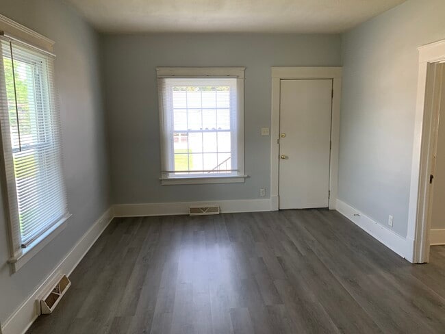 Building Photo - 2111 W 36th St
