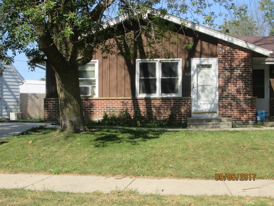 4626 Pershing Blvd, Kenosha, WI 53144 Townhome Rentals in Kenosha WI