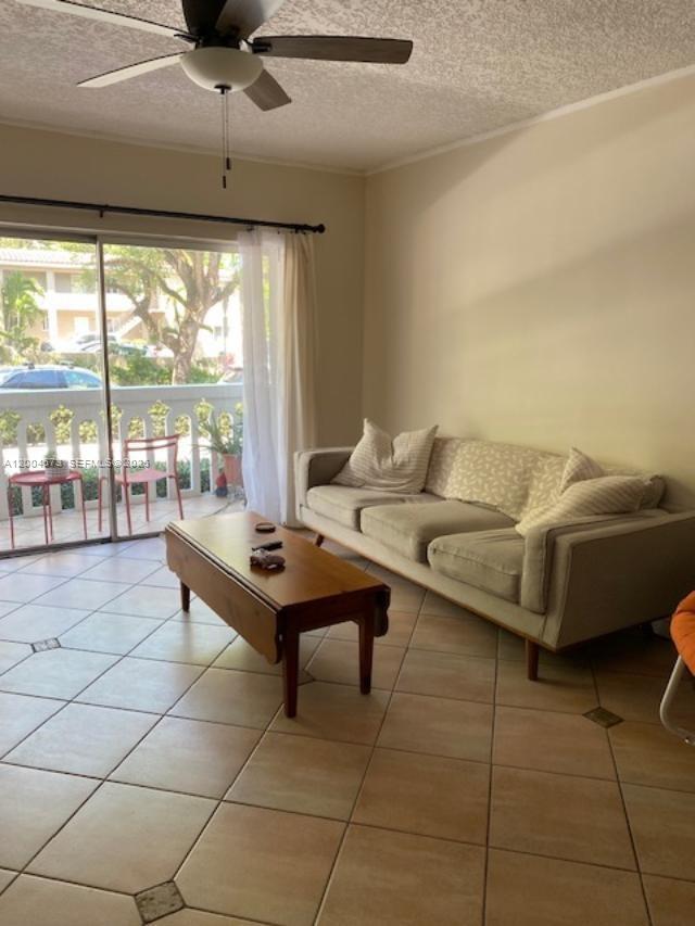 Foto del edificio - 100 Edgewater Dr