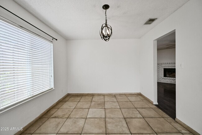 Foto del edificio - 1622 E St Anne Ave