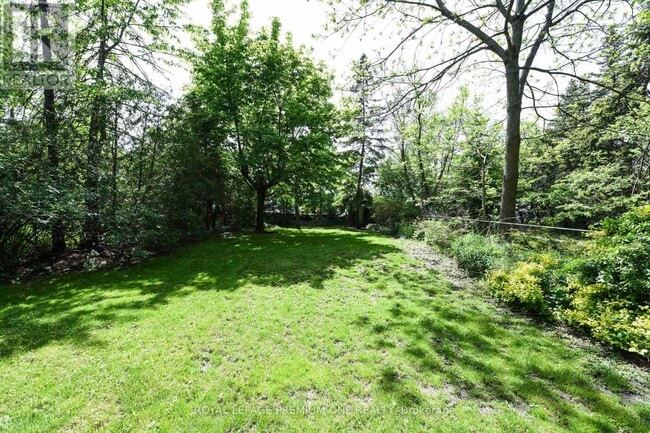 Building Photo - 560 Prince Edward Dr N
