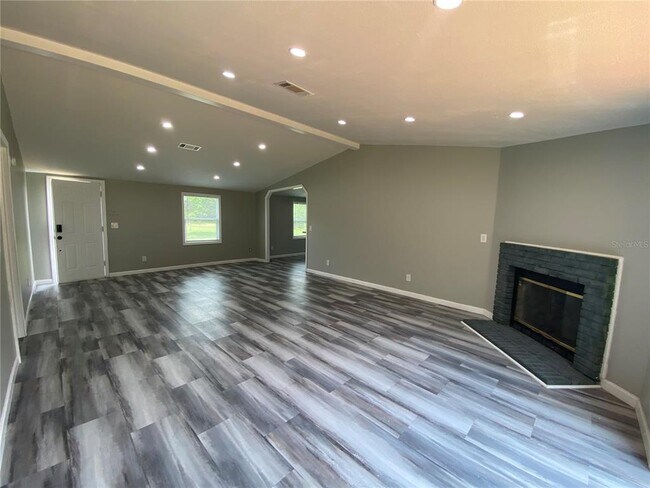 Foto del edificio - 31326 Tyndall Rd