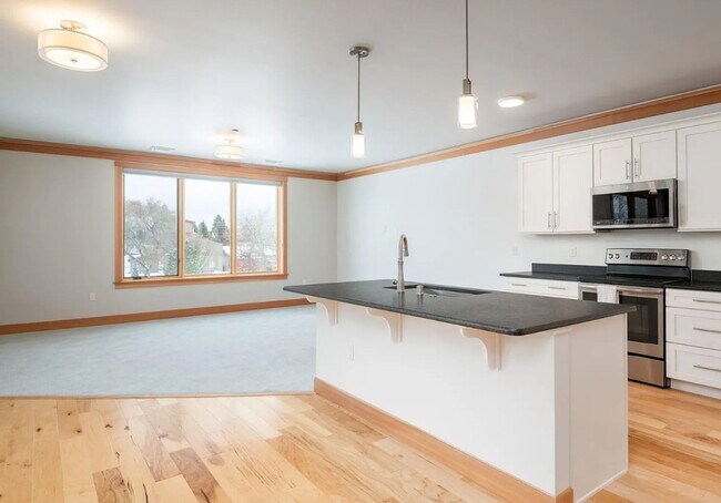 Foto del edificio - $2,295 / 2BD Luxury Condo