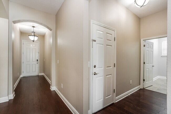 Foto del edificio - 525 Westchester Hills Ln