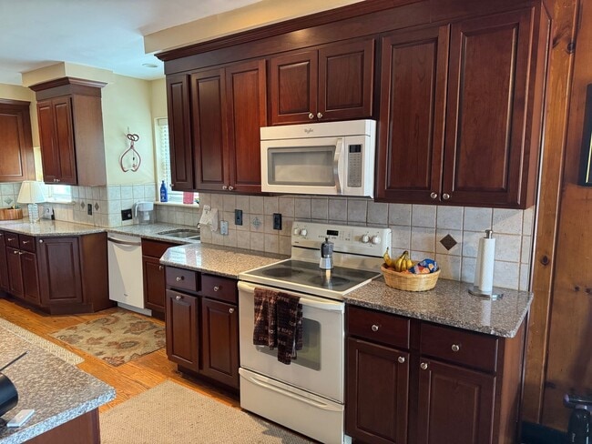 Building Photo - Lansdale 4 Bedroom Cape Cod with 2 car gar...