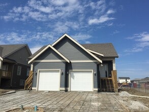 Building Photo - 11112-11102 102 Ave