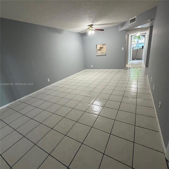 Foto del edificio - 7901 Colony Cir S