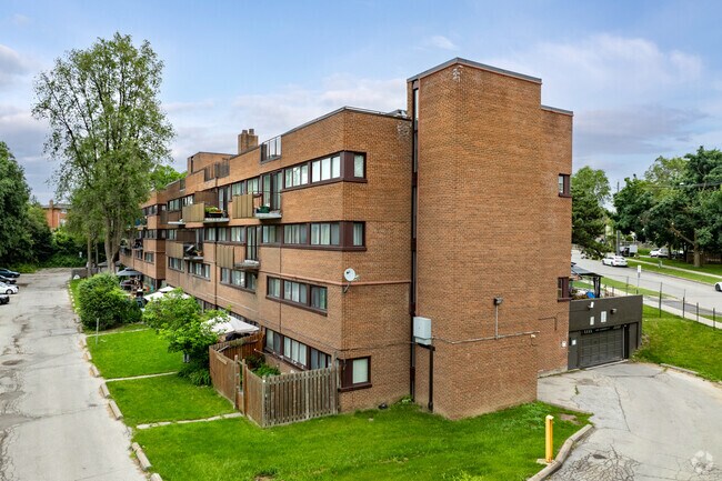 Photo du bâtiment - Northwoods Village