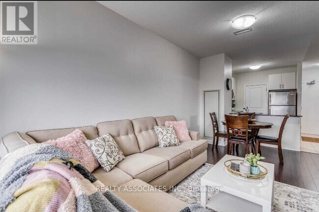Photo du bâtiment - 628-7325 MARKHAM Rd